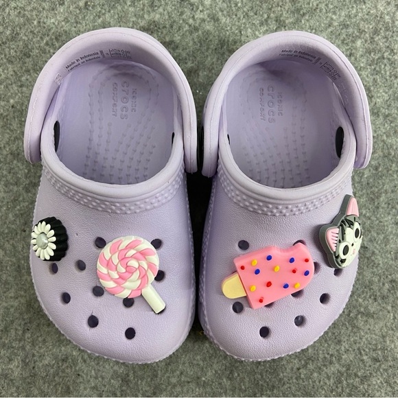 CROCs Classic Clog In Lavender Purple Child Size 4 - Picture 2 of 7